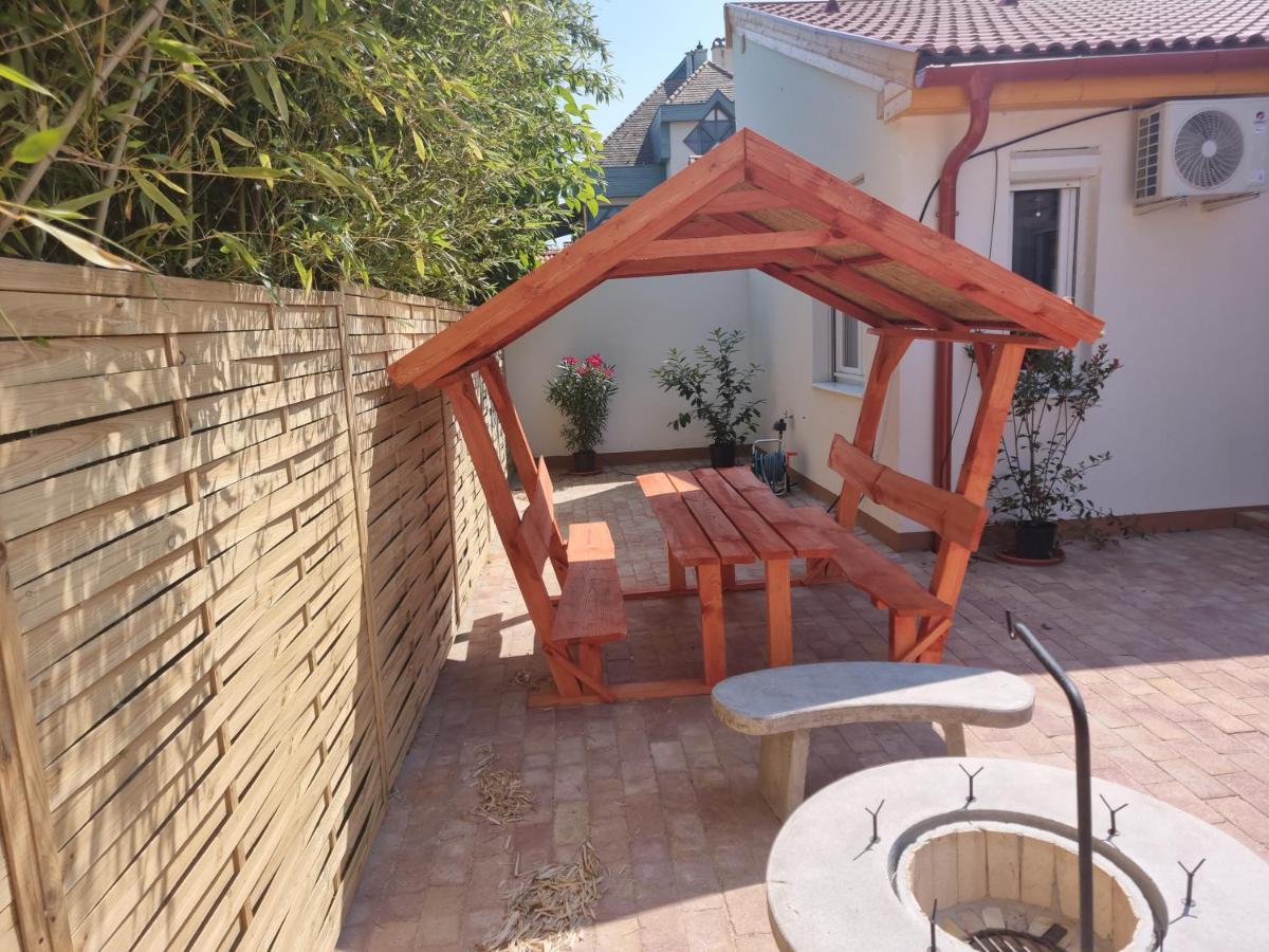 Oecsi Vendeghaz Appartement *